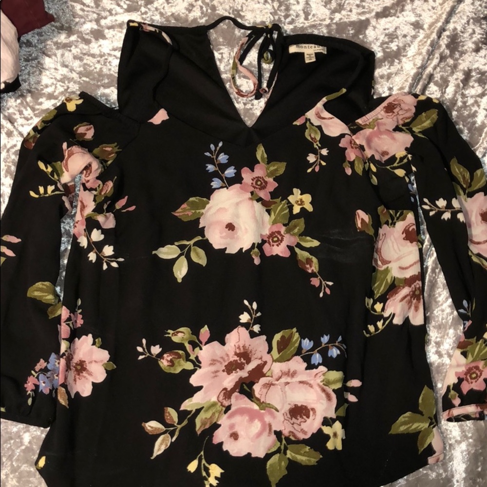 Monteau cold shoulder shirt